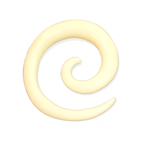 Piercing de oreja de cuerno en espiral