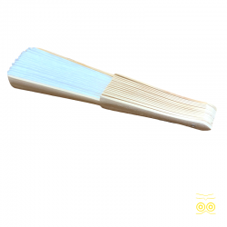 Geschlossener Ventilator aus Holz und Stoff für wohlige Wärme.