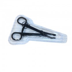 Pinza sterilizzata per piercing.