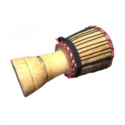 Djembe aus Holz und Ziegenfell für afrikanische Perkussion.