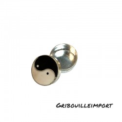 Small Yin Yang box in silver metal.
