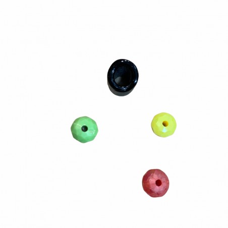 Petites perles de couleur rasta vert jaune rouge.