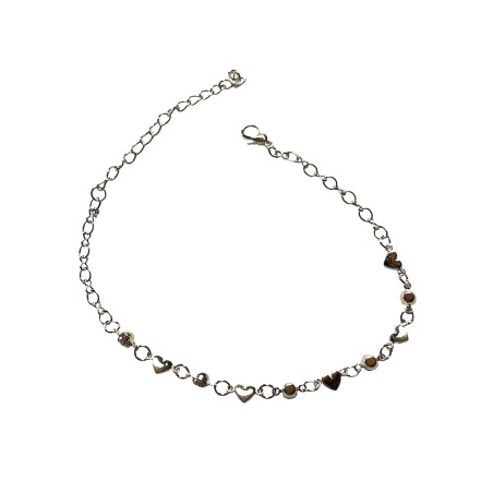 Chaine de cheville avec coeurs et strass.